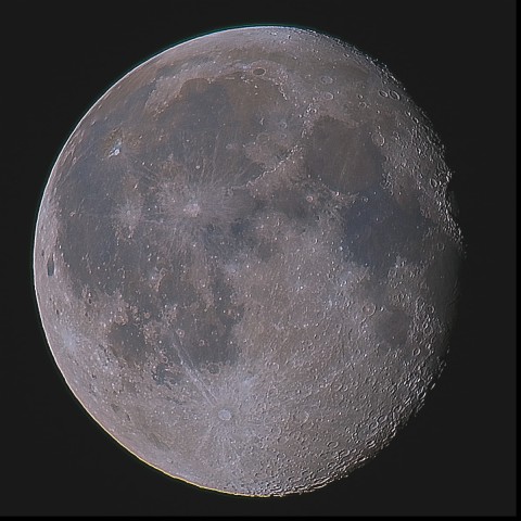 月の彩り(月齢17.2、彩度強調)・その1