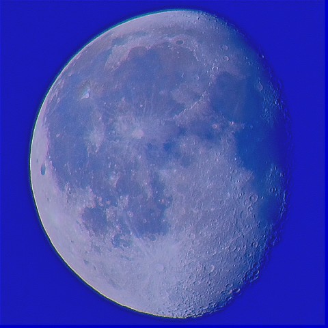 月の彩り(月齢18.26、彩度強調)・その4