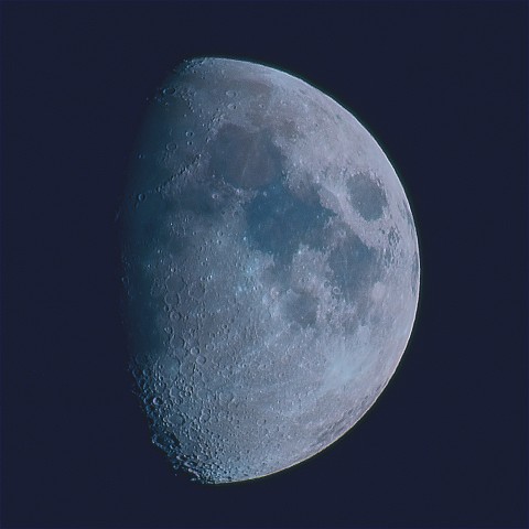 月の彩り(月齢8.6、彩度強調)・その1