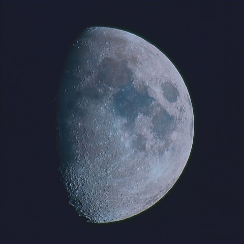 月の彩り(月齢8.6、彩度強調)・その2