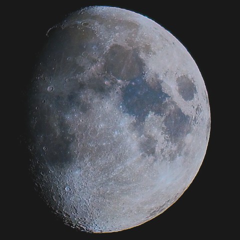 月の彩り(月齢10.33、彩度強調)