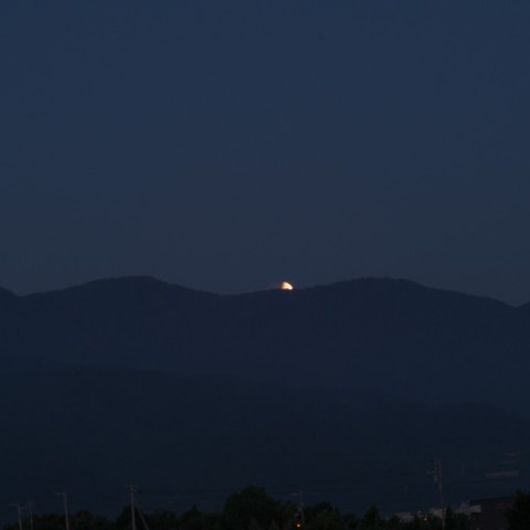 月没帯食(沈む月)