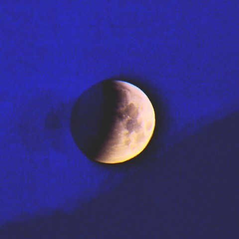 本影の色(彩度強調)