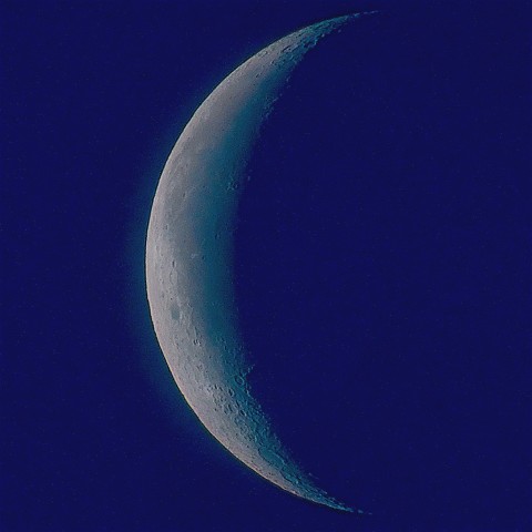 月の彩り(月齢25.68、彩度強調)