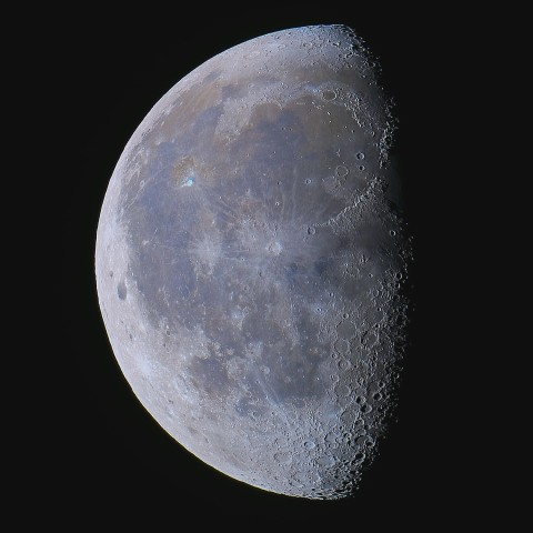 月の彩り(月齢21.22、彩度強調)