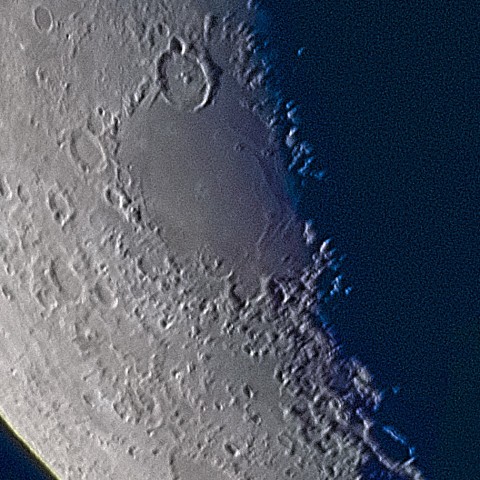 「湿りの海」附近・彩度強調