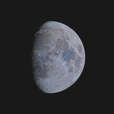 月の彩り(月齢10.72、彩度強調)