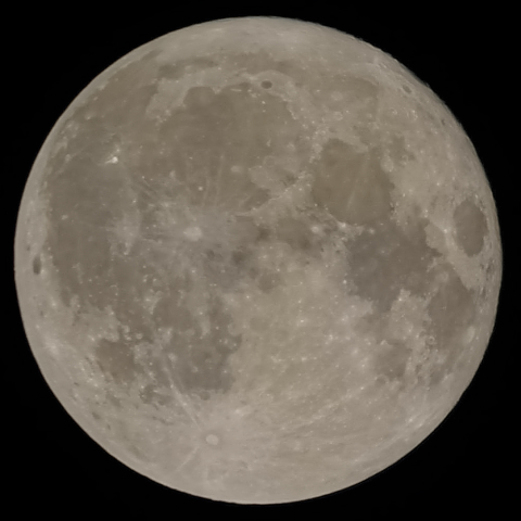 望遠レンズ＋テレコンで動画処理による満月(月齢15.90)