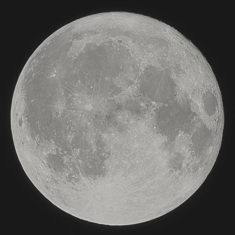 望遠レンズ＋テレコンでスチール画像処理による満月(月齢15.90)