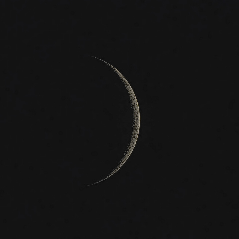 三日月(月齢2.48)