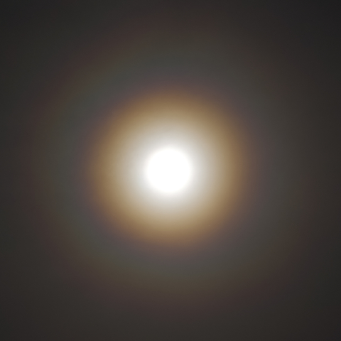 スーパームーンの光環(月齢14.64)
