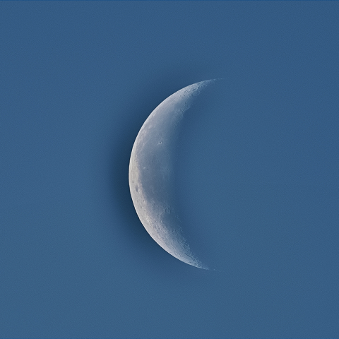 平成最後の日の有明月(月齢24.47)