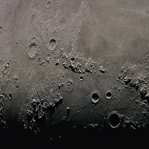 月面北部(月齢7.49)