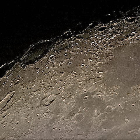 月面「シッカード～湿りの海」附近