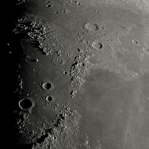 月面北部(月齢7.51)