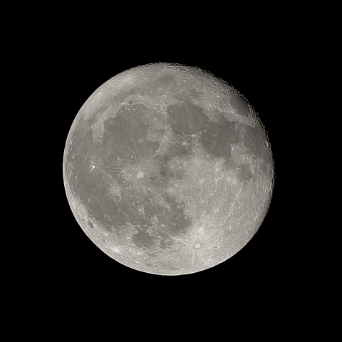 十七日月(月齢16.74)