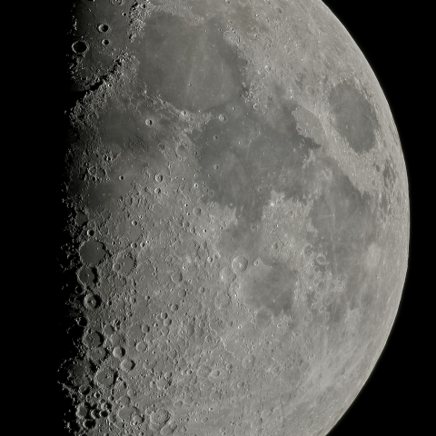 八日月(上弦、月齢7.5)