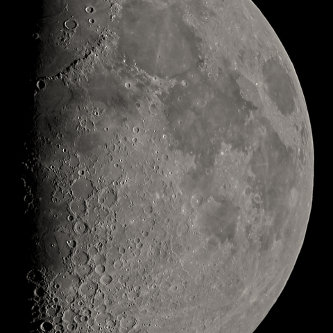 九日月(上弦、月齢8.35)