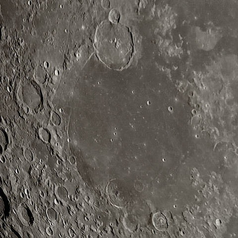 月面「湿りの海」附近