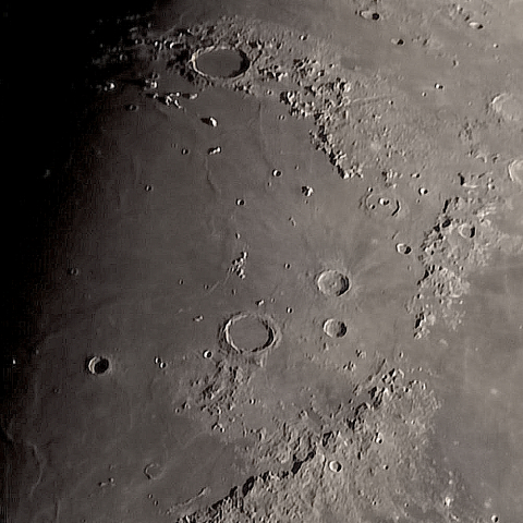 月面「雨の海」附近