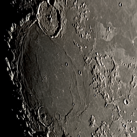月面「湿りの海」附近