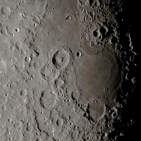 月面「神酒の海」附近