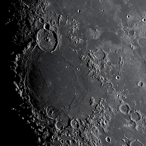 月面「湿りの海」附近