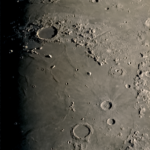 月面「雨の海」附近