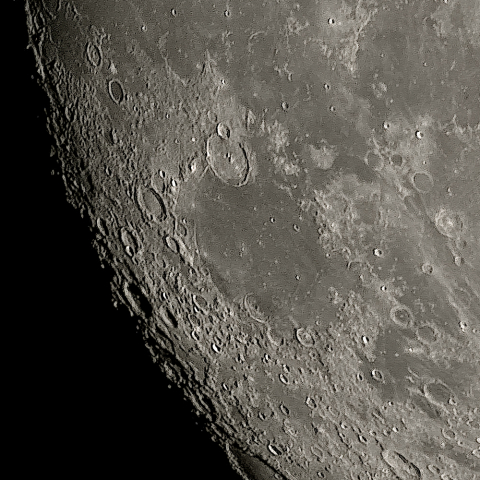 月面「湿りの海」附近