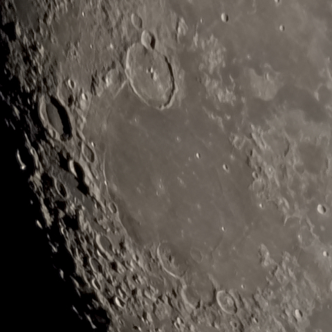 月面「湿りの海」附近