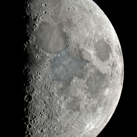 八日月(上弦、月齢6.9)