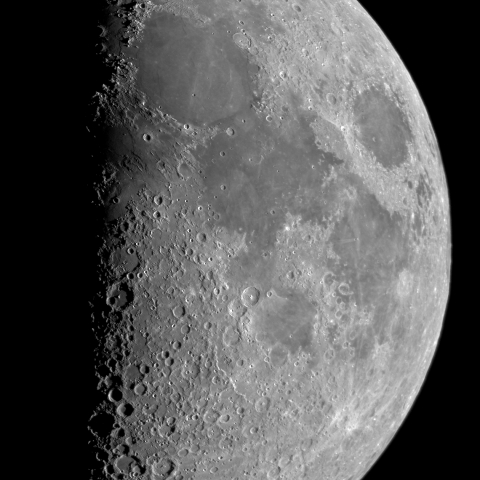 八日月(上弦、月齢7.7)