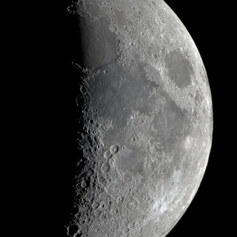 七日月(月齢6.6)