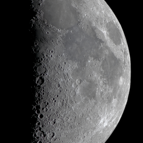 八日月(月齢7.6)