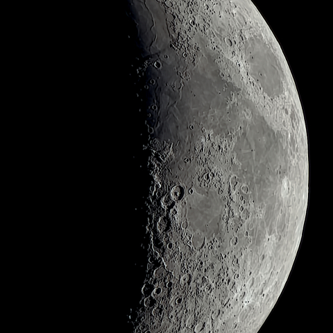 七日月(月齢6.0)