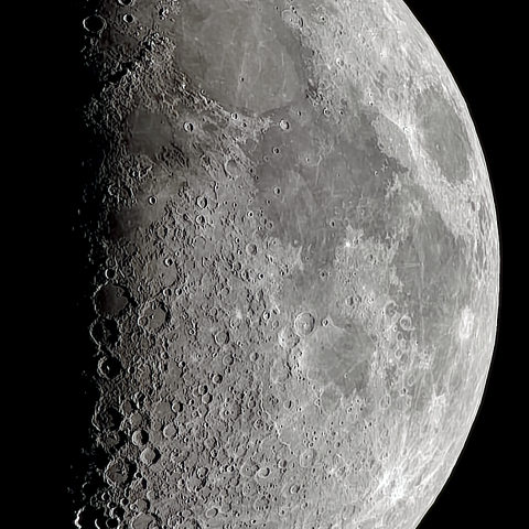 九日月(上弦、月齢8.0)・その１