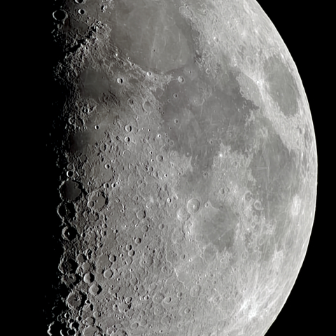 九日月(上弦、月齢8.0)・その２