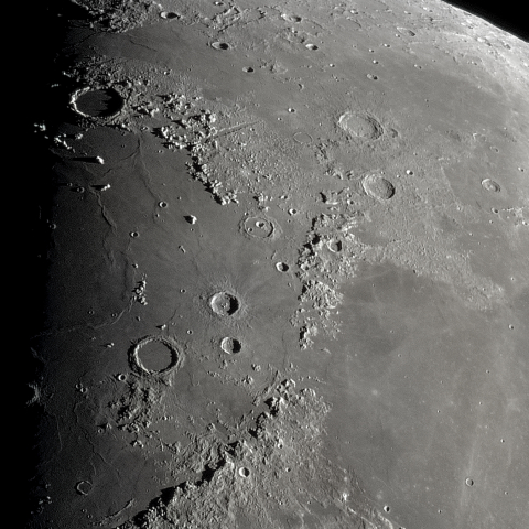月面北部(上弦、月齢8.3)