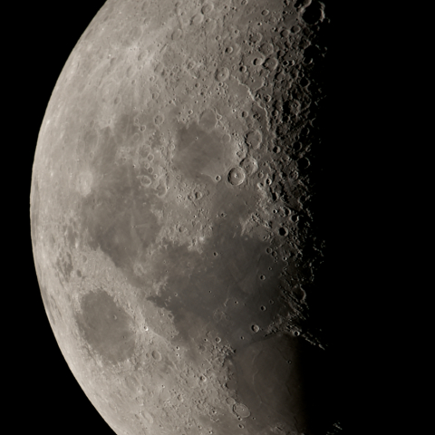 七日月(月齢6.7)