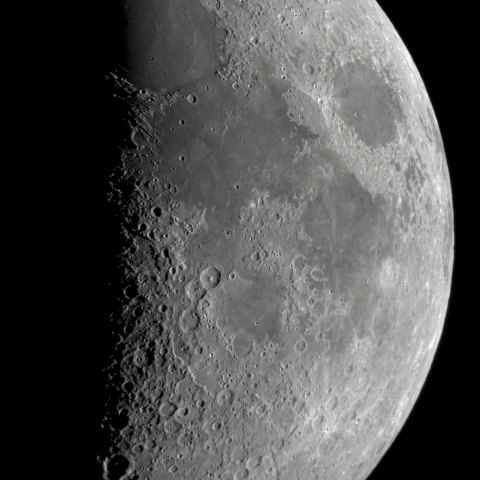 七日月(月齢6.7)