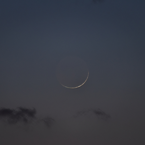 二日月(繊月、月齢1.2)