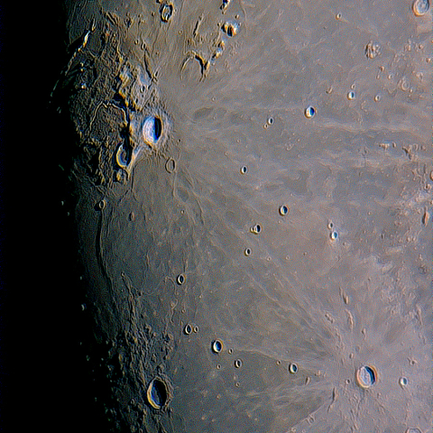 月面「アリスタルコス台地」附近・彩度強調