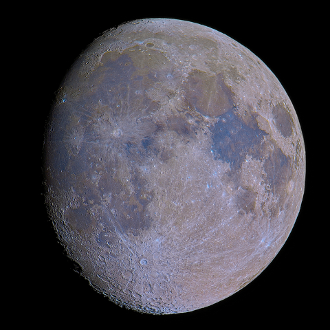 十三日月(月齢12.3)・彩度強調