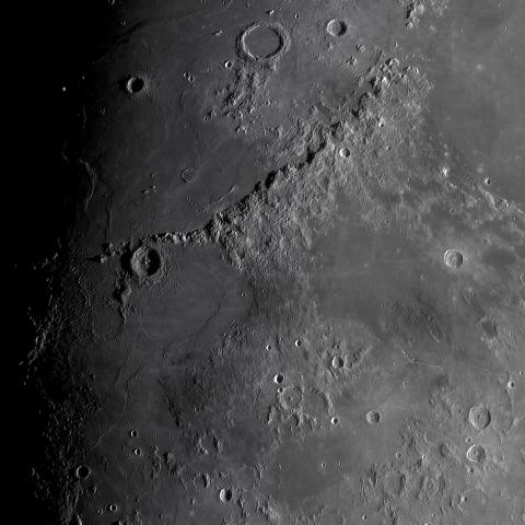 月面「アペニン山脈」附近