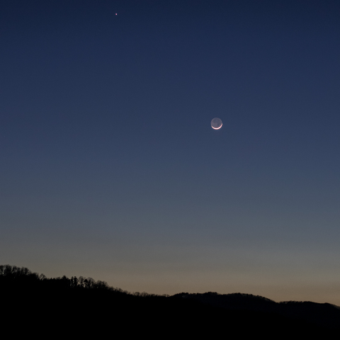 月齢１.7の月と木星