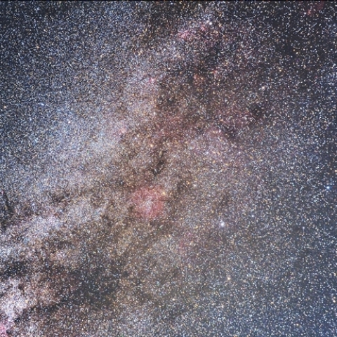 IC1396 ケフェウス座の散光星雲と周辺の天の川