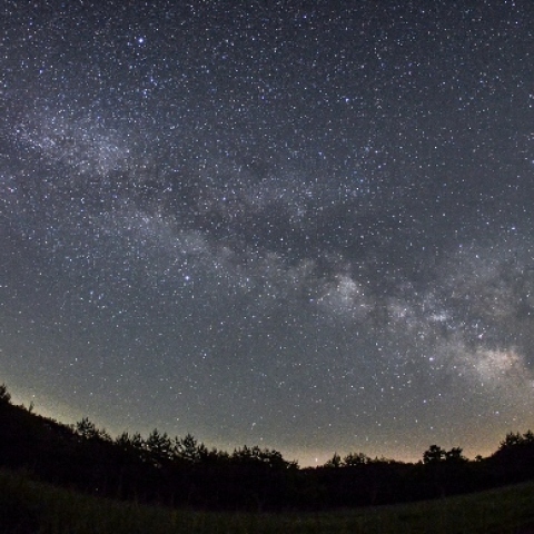 南の空を駆け上がる天の川とさそり座