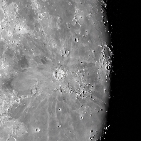 明ける嵐の大洋