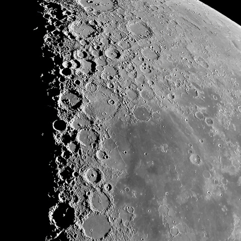 下弦の月面南部