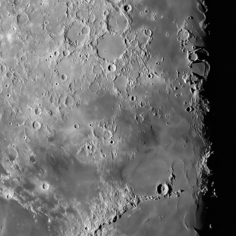 直線の壁から雨の海南岸へ